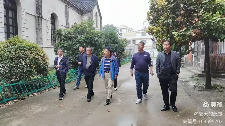 中科大教授吴静波参观阚疃金石中学